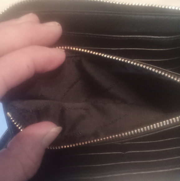 Like New Burberry Wallet - Picture 9 of 11